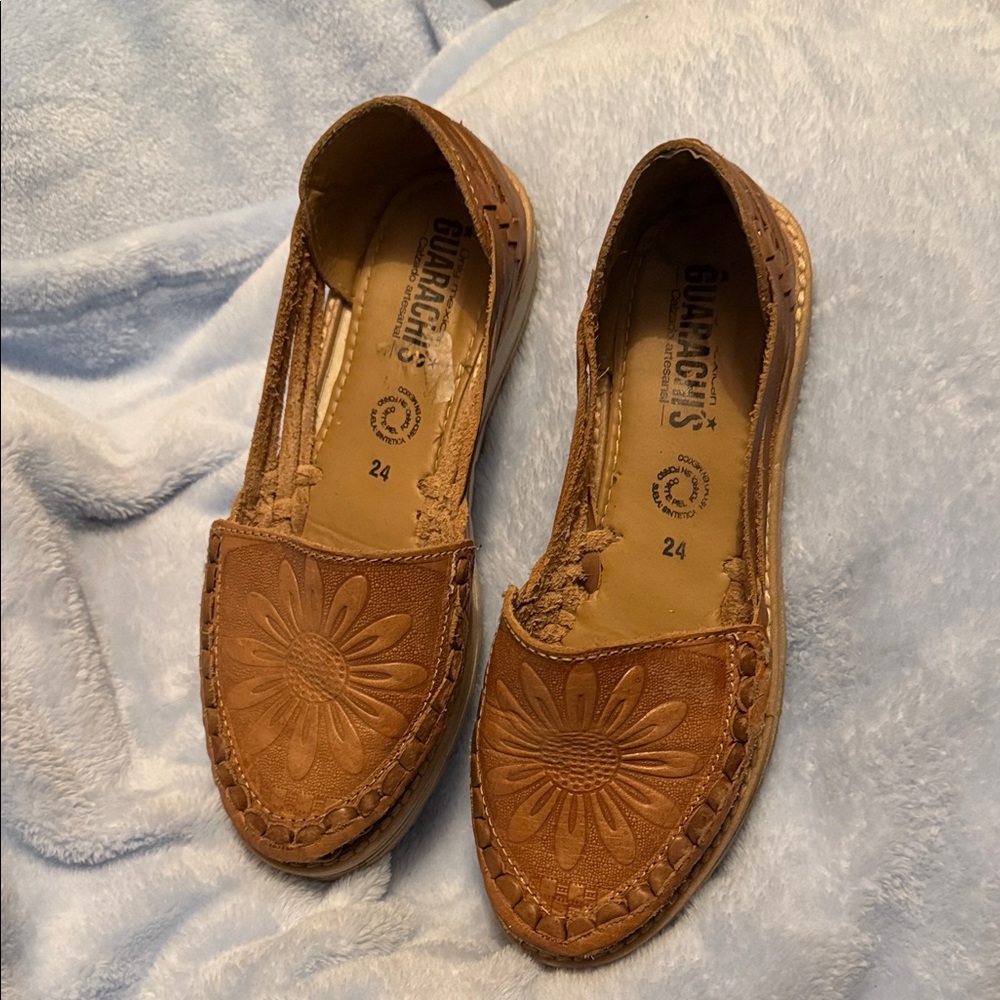 Flower Women's Tan Leather Shoes (huaraches)
